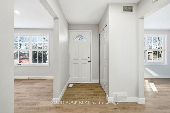 Property Photo: 2158 Fillmore Crescent ON K1J 6A4