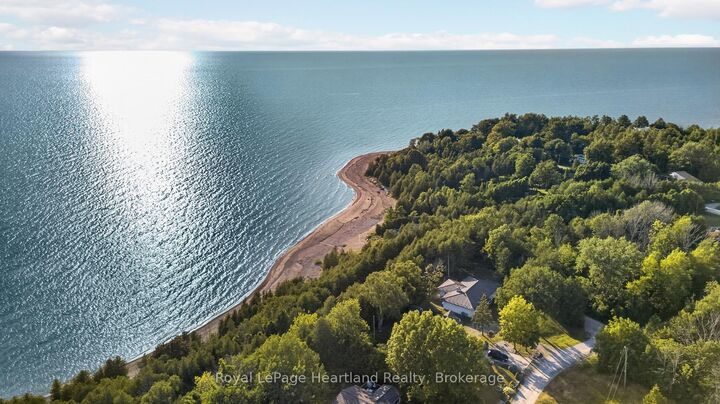 Photo de la propriété:  83429 David Drive  ON N7A 3X9 