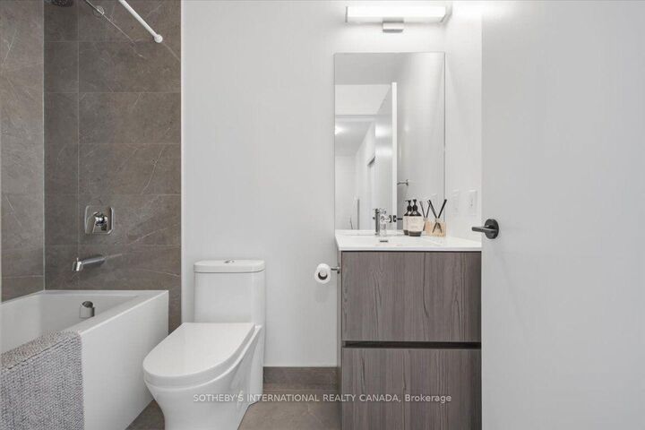 Property Photo: 220 Missinnihe Way 705 ON L5H 0A9