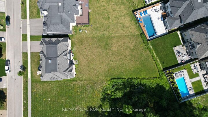 Property Photo: 58 Wigston Place ON L4J 8C6