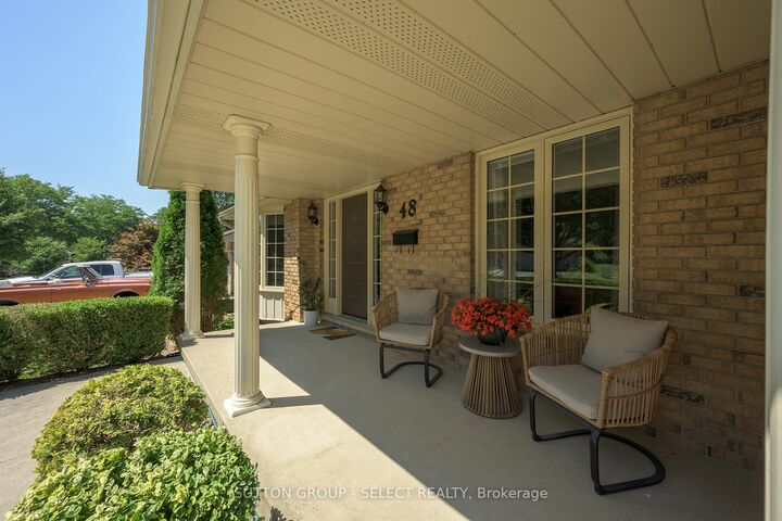 Property Photo: 48 Lookout Court ON N6K 3L5