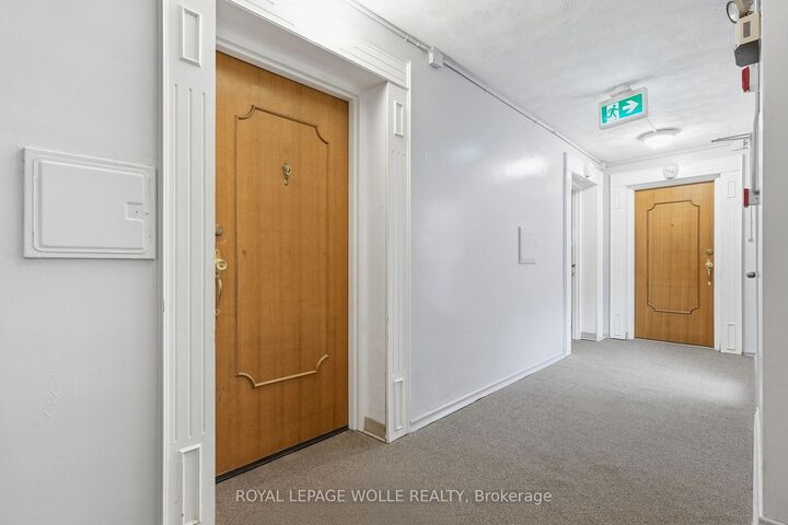 Property Photo: 87 St George Street 403 ON N3R 1V5