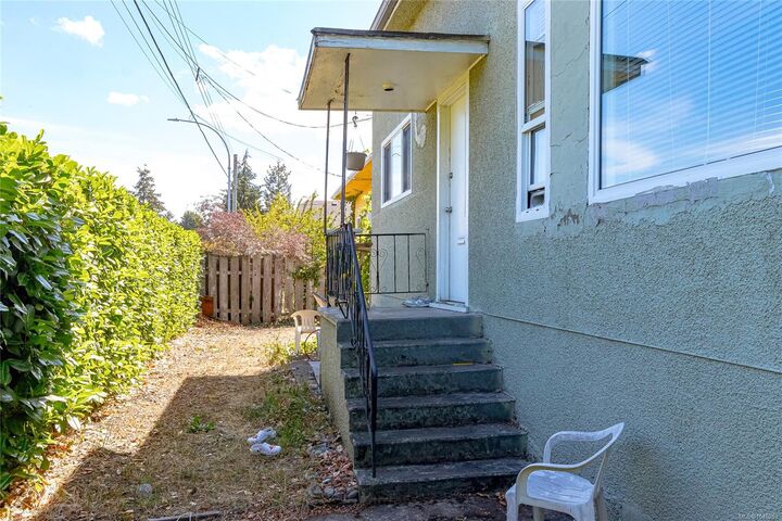 Property Photo:  514 Nicol St  BC V9R 4T7 