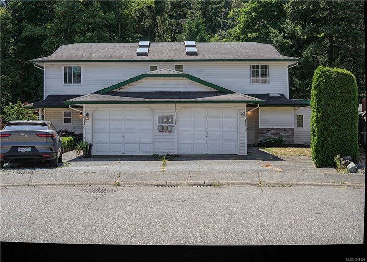 Property Photo: 5140 Carol Pl #2 BC V9T 5Z3