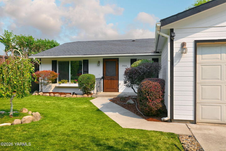 Property Photo: 7505 W Lincoln Ave WA 98908