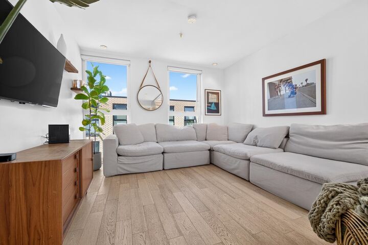 Property Photo: 1647 E Pender Street 305 BC V5L 1W2
