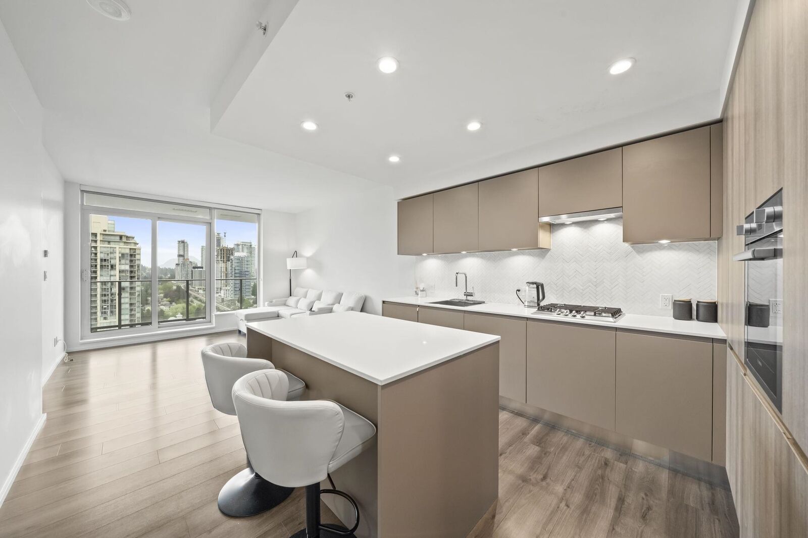 Property Photo: 3809 Evergreen Place 2711 BC V3J 0M1