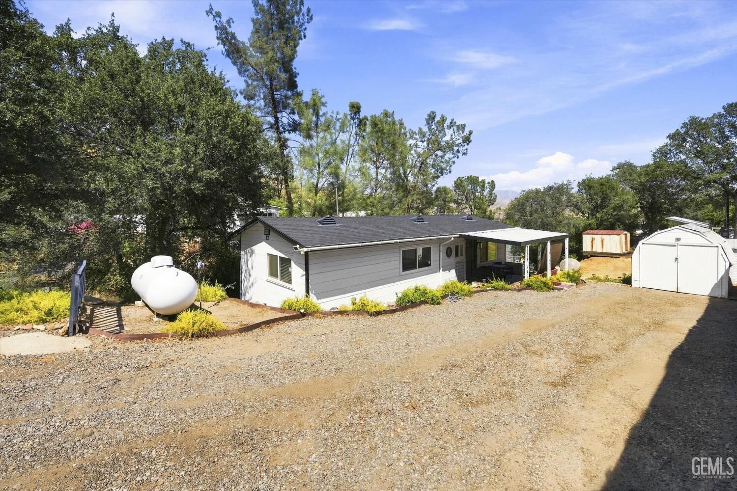 Property Photo: 32 Pinebrook Drive CA 93285