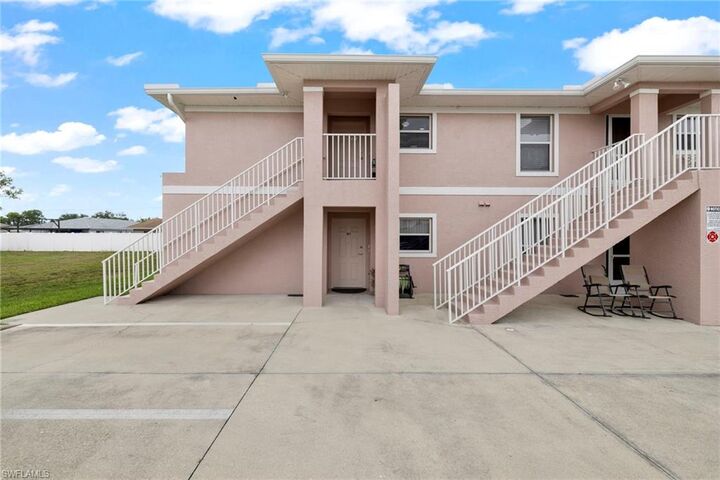 Property Photo:  904 SE 13th St 201  FL 33990 