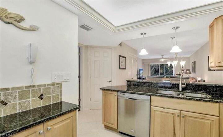 Property Photo:  850 Elkhorn Ct 213  FL 34145 