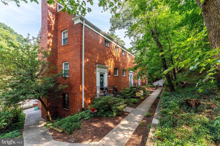 Property Photo: 3507 Valley Drive VA 22302