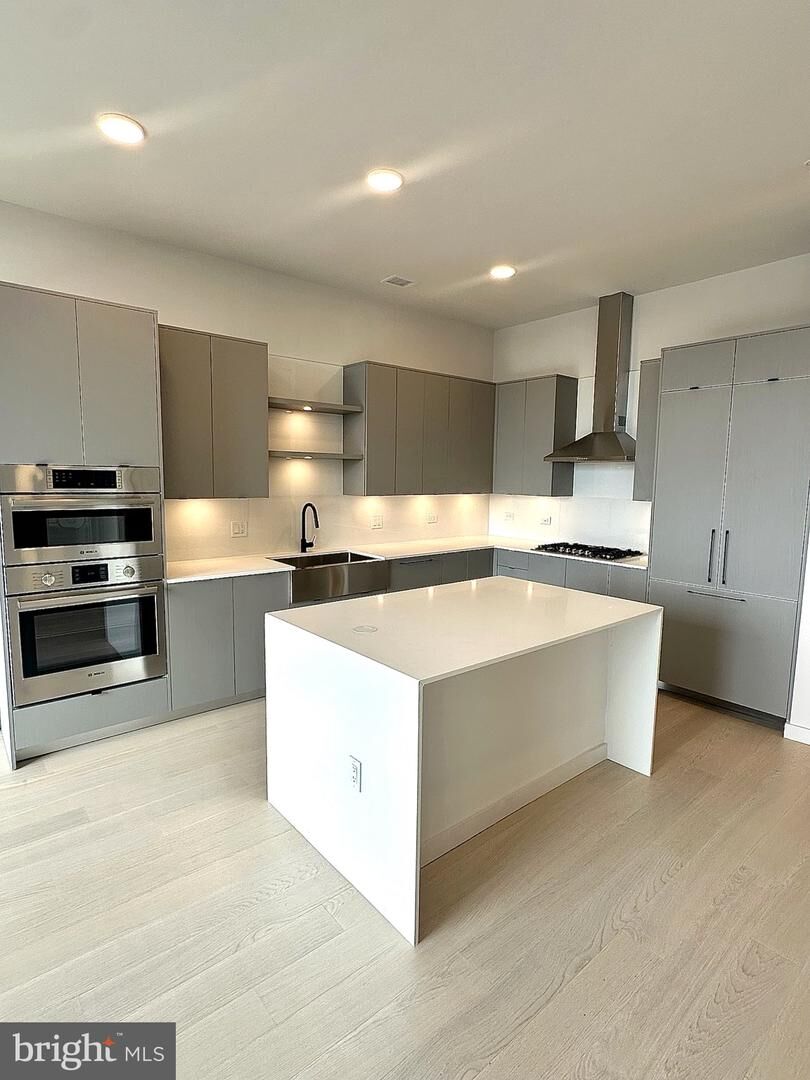 Property Photo: 3030 Potomac Avenue Ph5 VA 22202