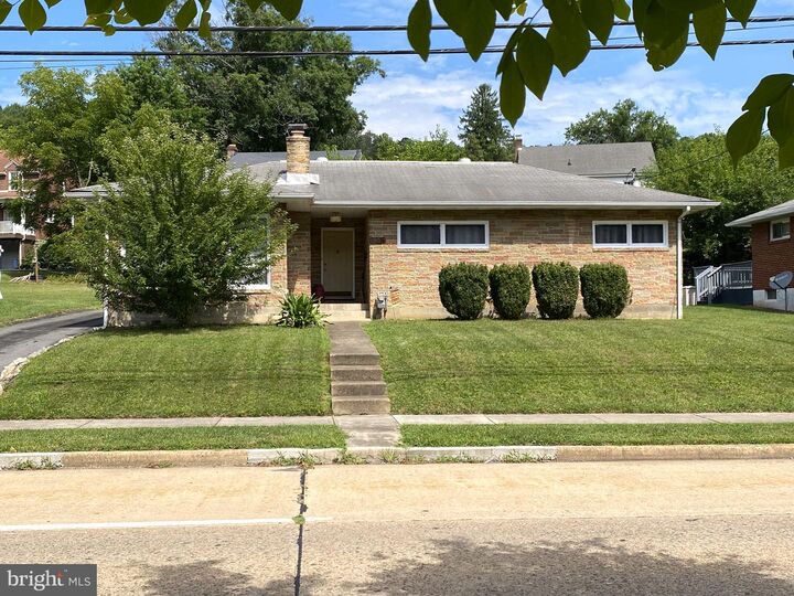 Property Photo:  1906 Frederick Street N  MD 21502 
