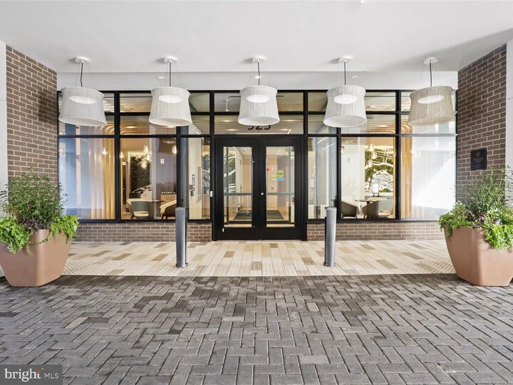 Property Photo: 925 N Fairfax Street 704 VA 22314