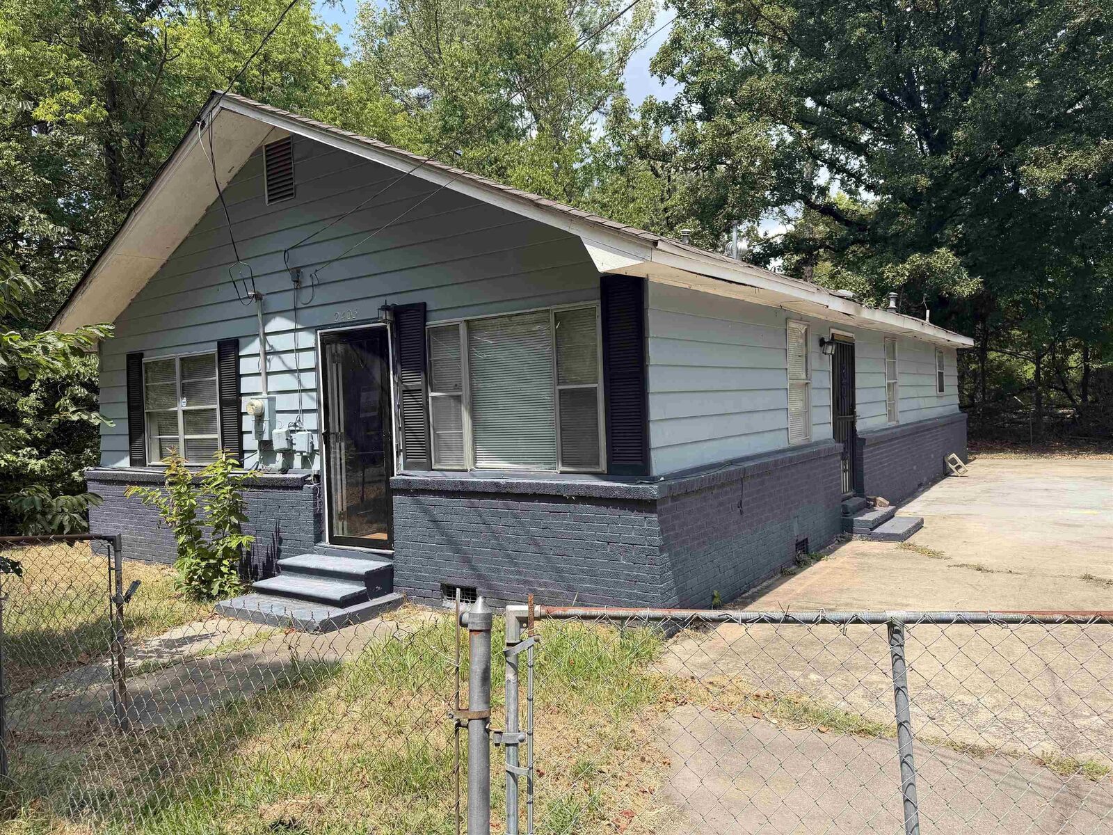 Property Photo:  2403-2405 Roosevelt  AR 71602 