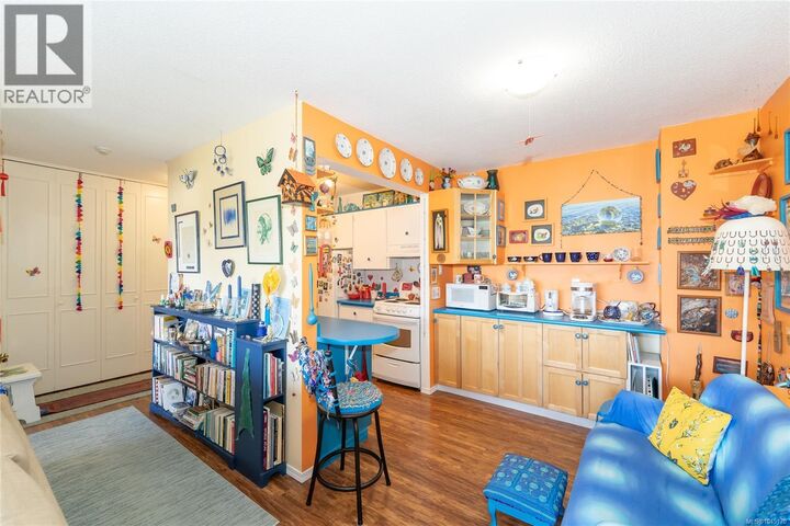 Property Photo: 964 Heywood Street 418 BC V8V 2Y5