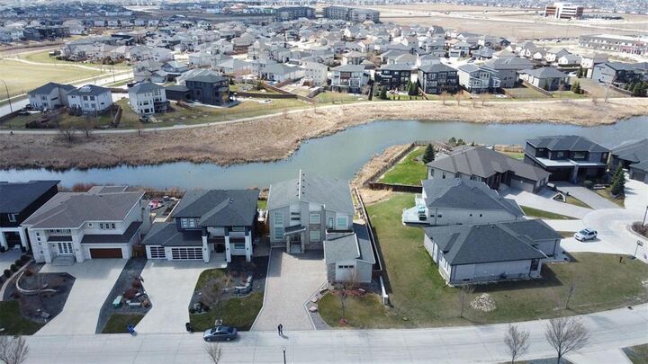 Property Photo: 79 Waterstone Drive MB R3Y 0L2