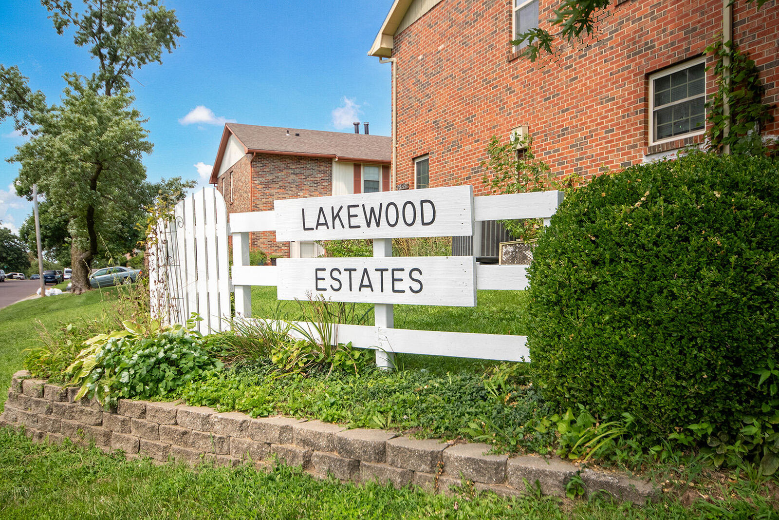 Property Photo:  1572 N Lakewood Dr  MO 65202 