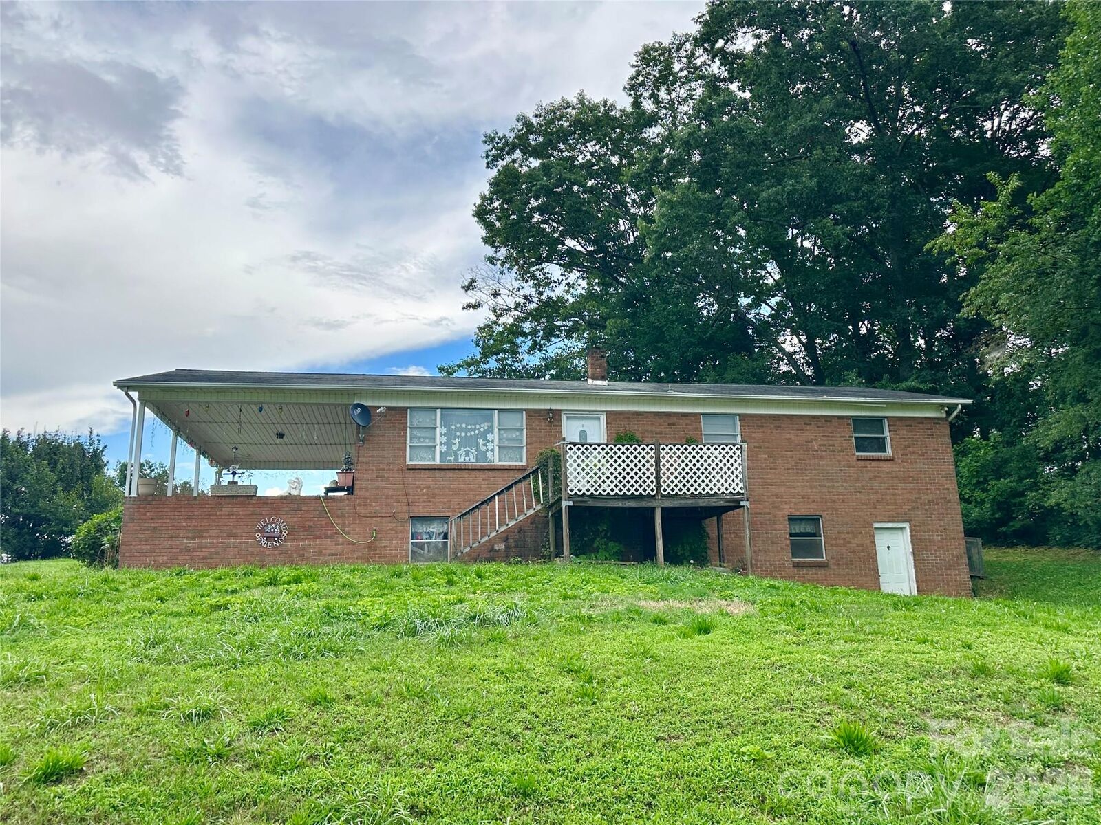 Property Photo: 2687 Ellis Deal Avenue NC 28690