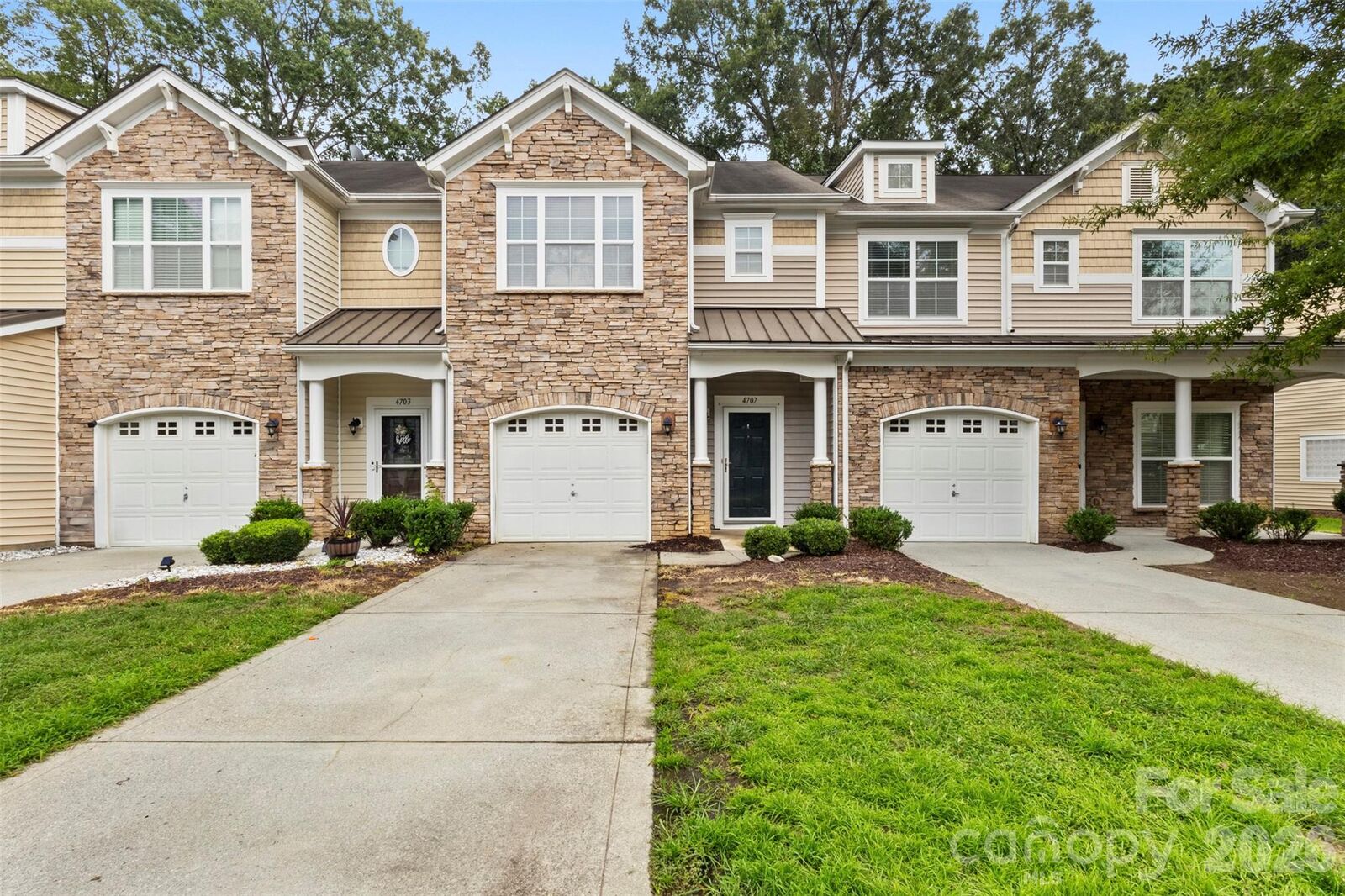 Property Photo: 4707 Craigmoss Lane NC 28278