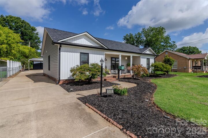 Property Photo: 506 S Cansler Street NC 28086