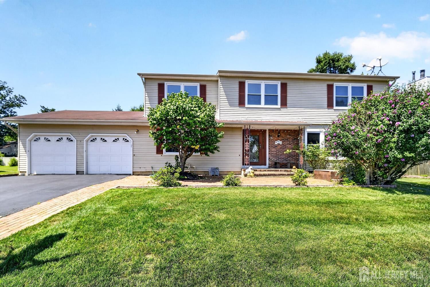 Property Photo:  12 Mershon Lane  NJ 08536 