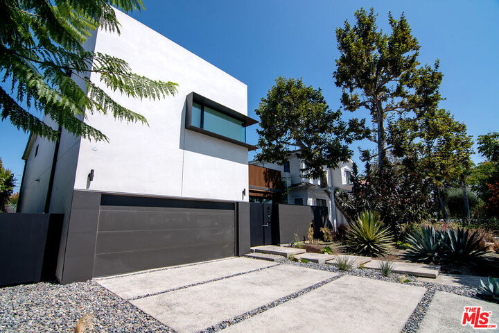 Property Photo: 10639 Cushdon Ave CA 90064