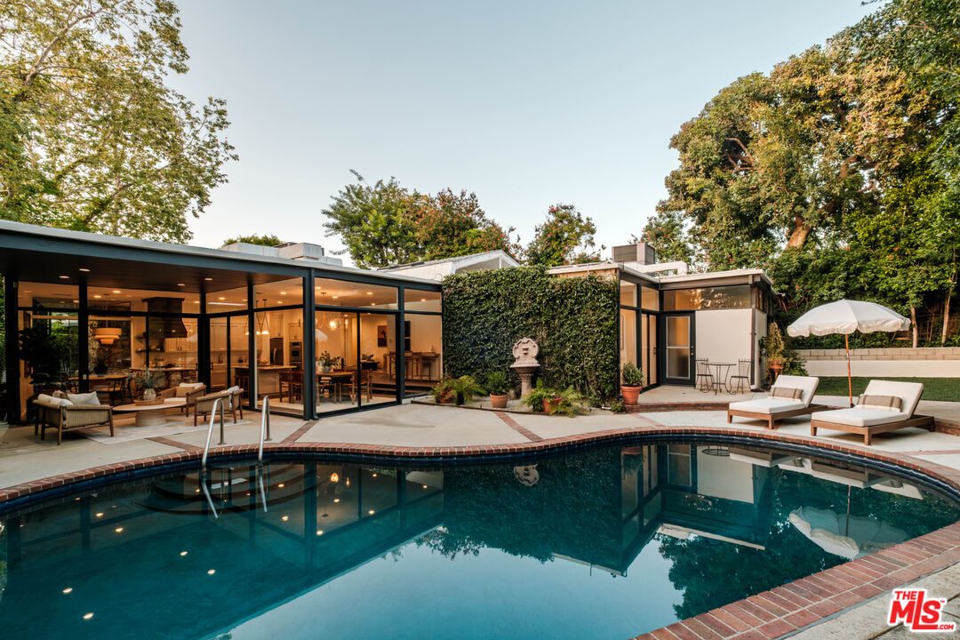 Property Photo:  1151 Angelo Dr  CA 90210 