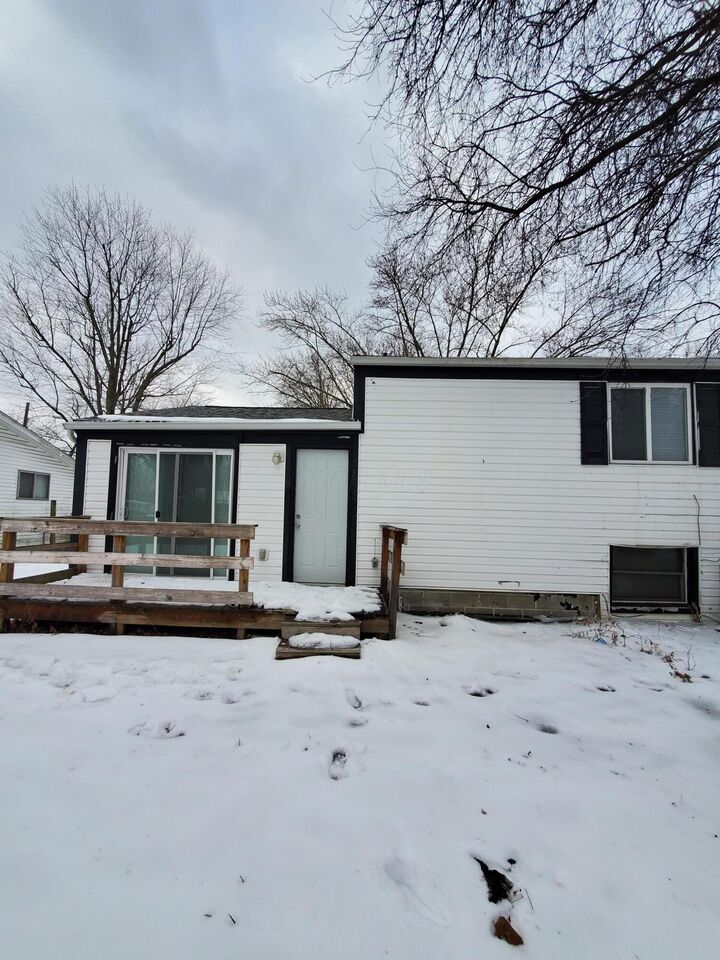 Property Photo: 2390 Carlford Street OH 43232