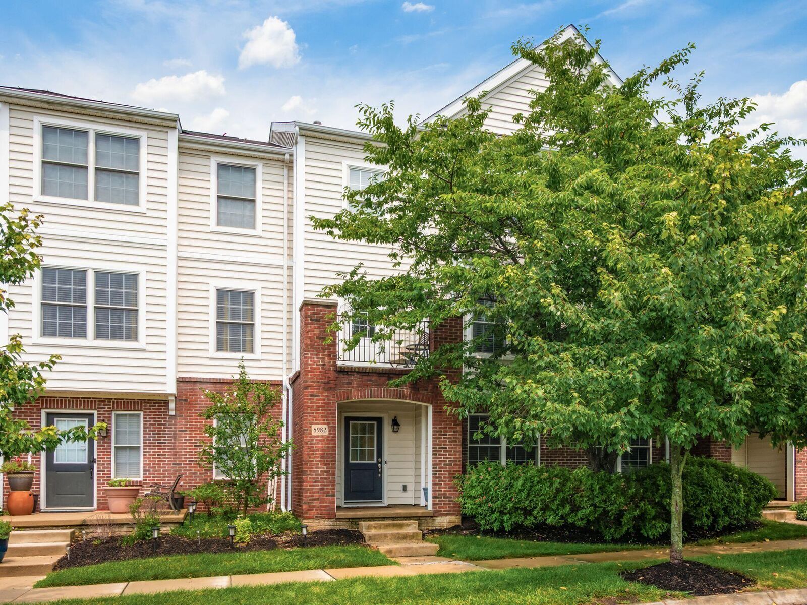 Property Photo:  5982 Turnwood Drive  OH 43081 