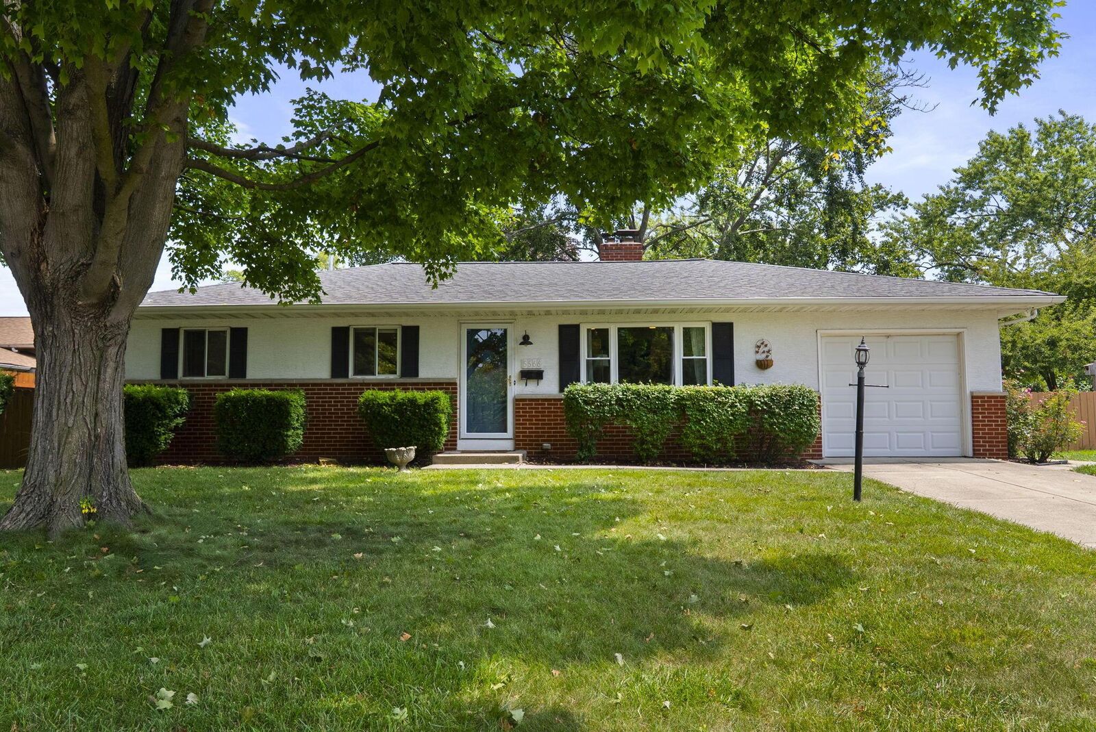 Property Photo:  5566 Sandalwood Boulevard  OH 43229 