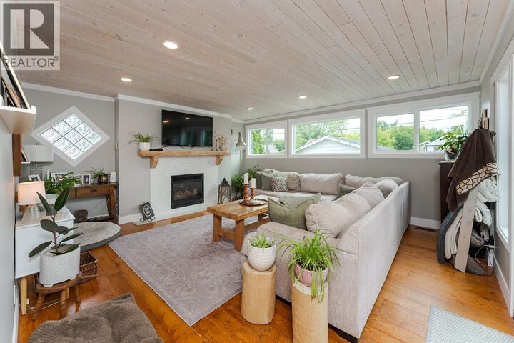 1576 Hemlock Street — photo 1
