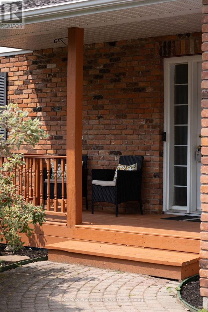 Property Photo:  18 Heritage Crescent  ON P1H 1S9 