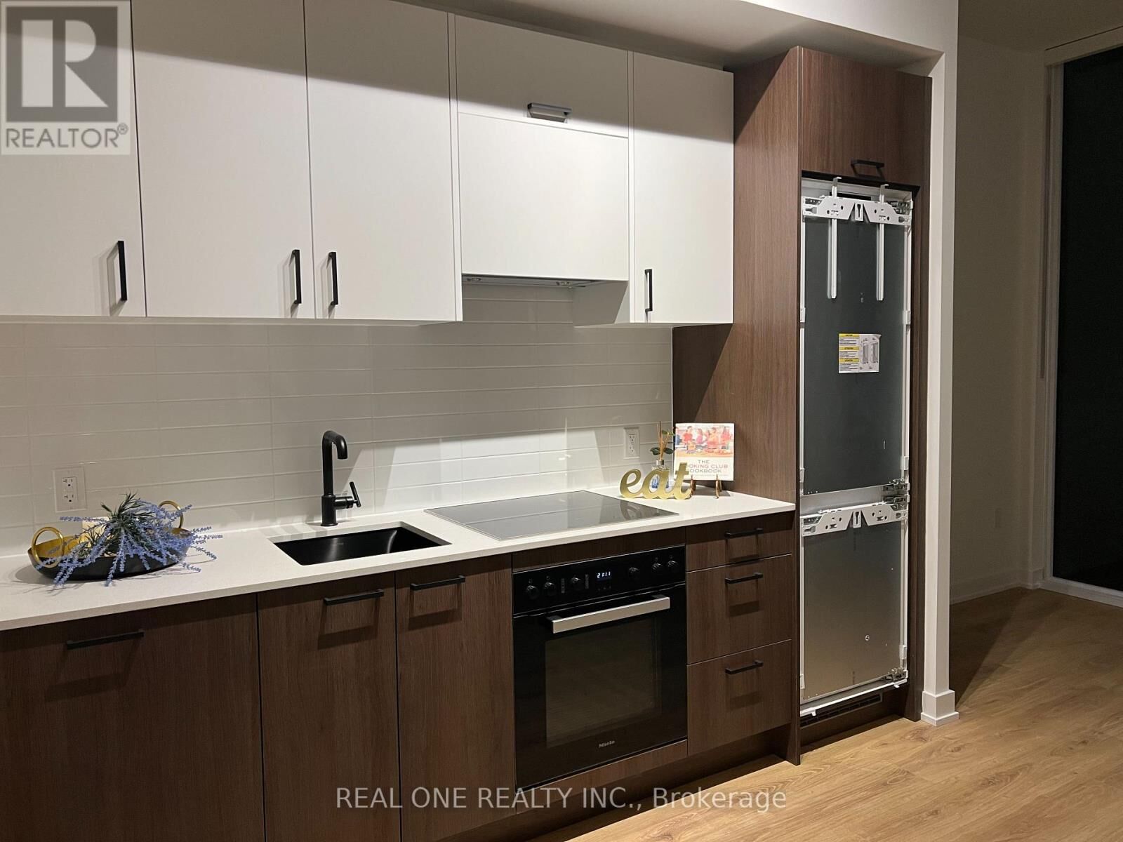 Property Photo:  5 Quarrington Lane 2310  ON M3C 0S5 
