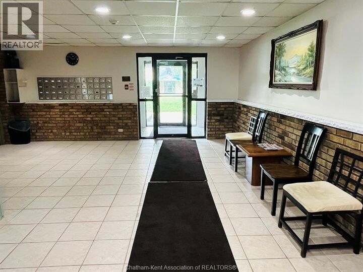 Property Photo: 130 Park Avenue East 406 ON N7M 3V6