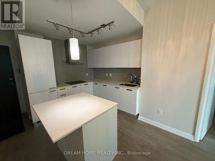 Property Photo:  9 Bogert Avenue 2506  ON M2N 0H3 