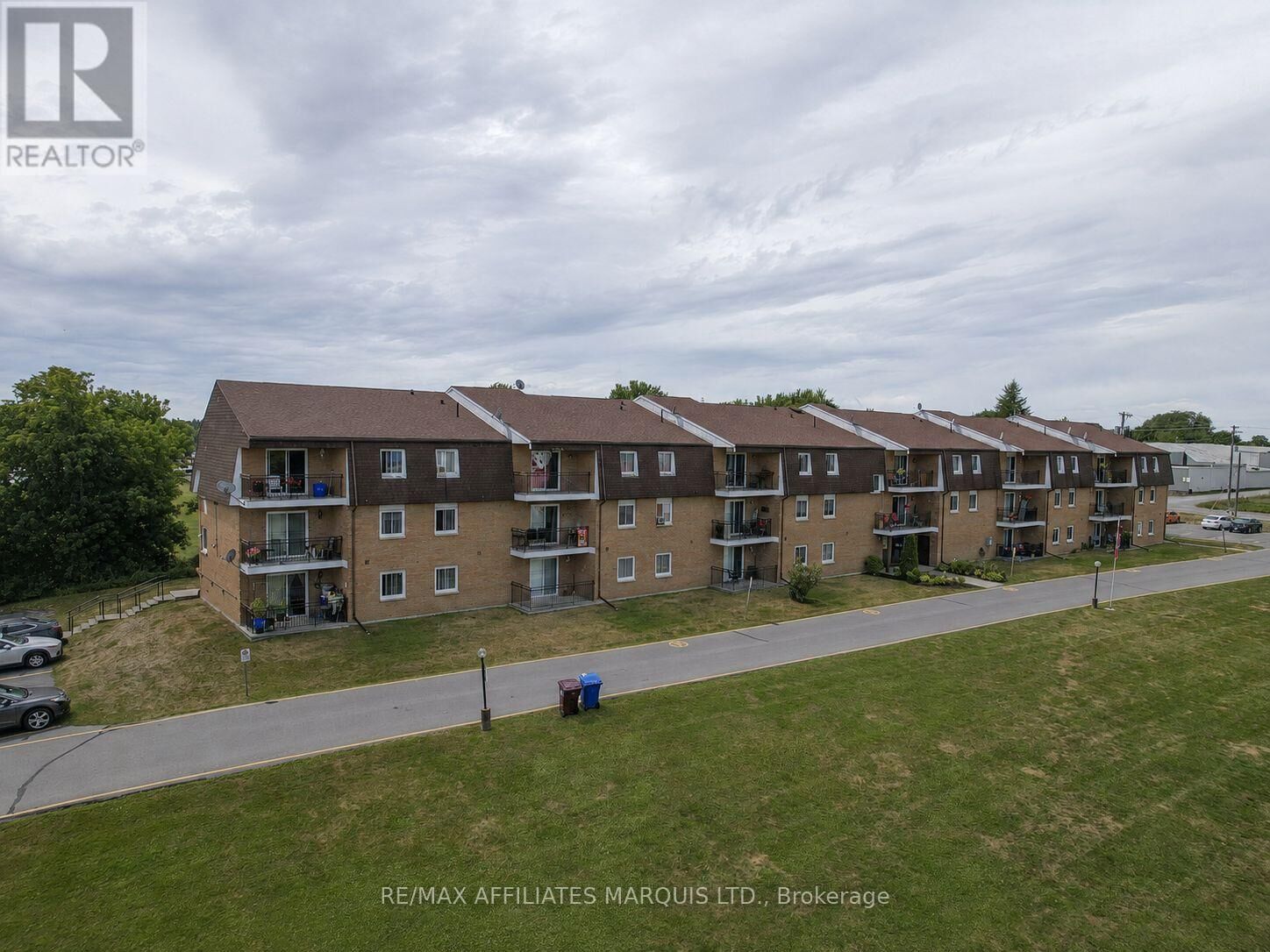 Property Photo:  220 Kenyon Street West 302  ON K0C 1A0 