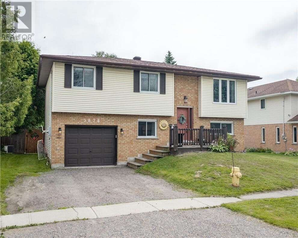 Property Photo: 3878 Macmillan Drive ON P3N 1H9