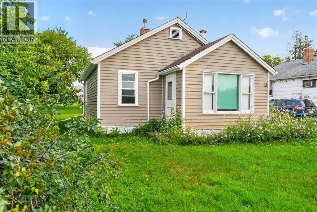 Property Photo:  11216 106 Ave Avenue  AB T0H 0B4 