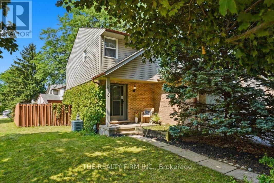 Property Photo: 2029 Aldersbrook Road ON N6G 3N2