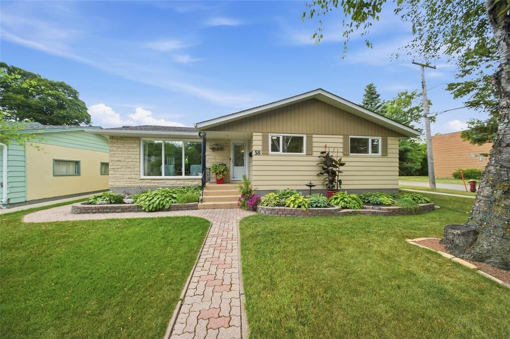 Property Photo: 58 Pleasant Bay MB R2K 0E3