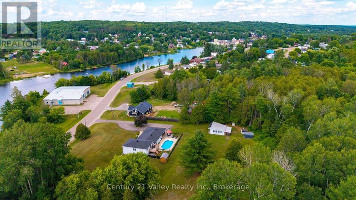 Property Photo: 406 Water Street ON K0J 1T0