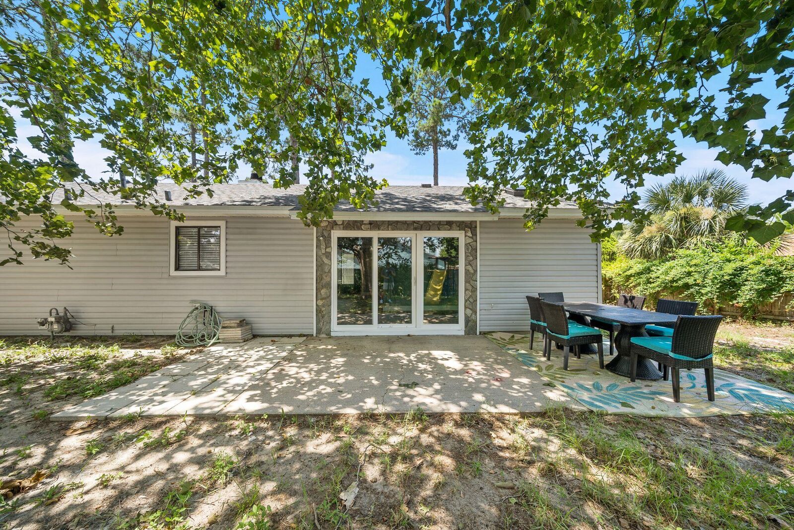 Property Photo: 410 Otto Lane FL 32408