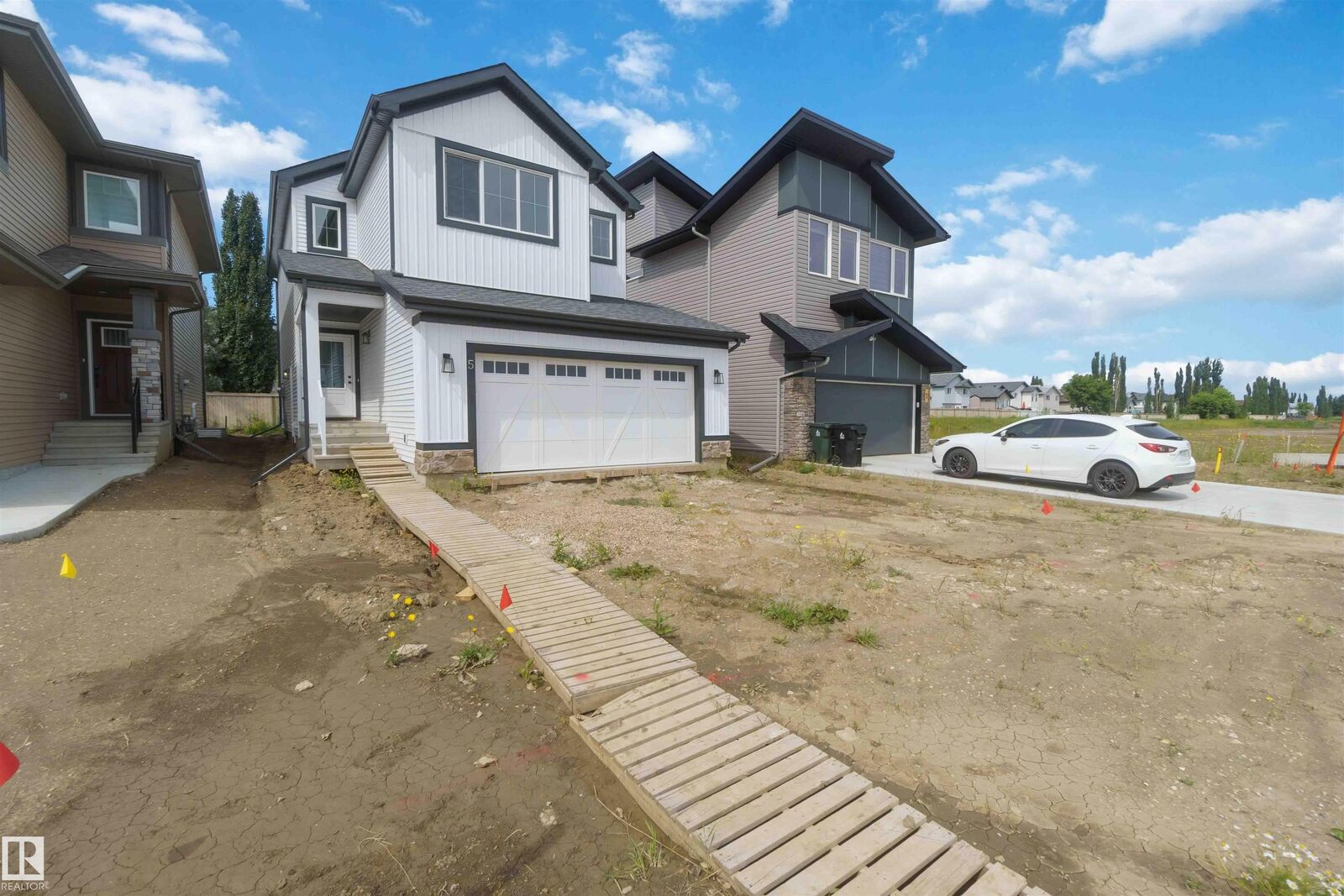 Property Photo: 5 Emerson Landing AB T7X 4G9