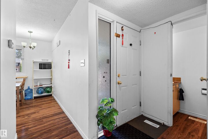 Property Photo:  2730 105 Street NW  AB T6J 4J3 