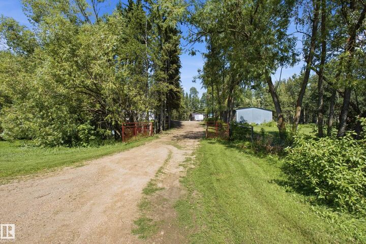 Property Photo: 2304 Twp Road 522 60 AB T0E 0H0