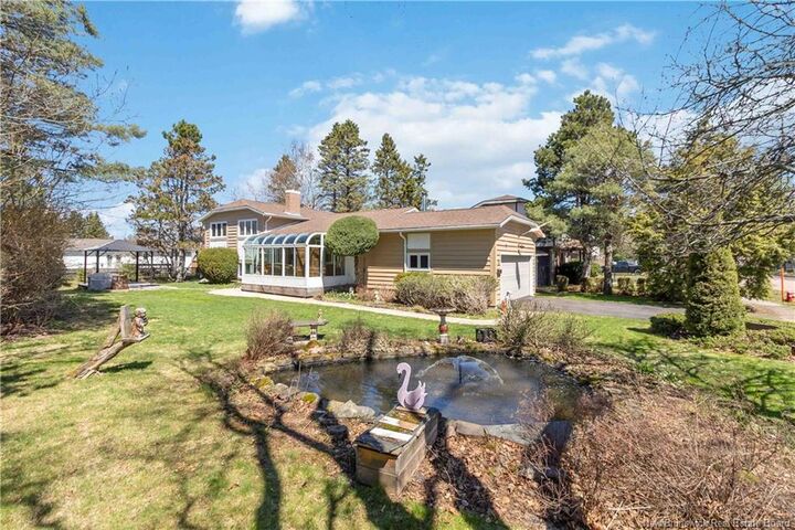 35 Firwood Crescent — photo 1