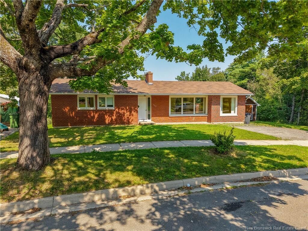 Photo de la propriété:  347 Massey Street  NB E3B 2Z7 