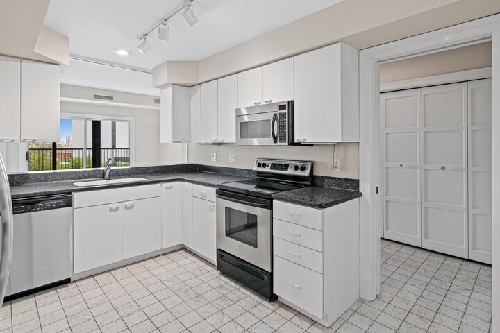 Property Photo: 1235 Yale Place MN 55403