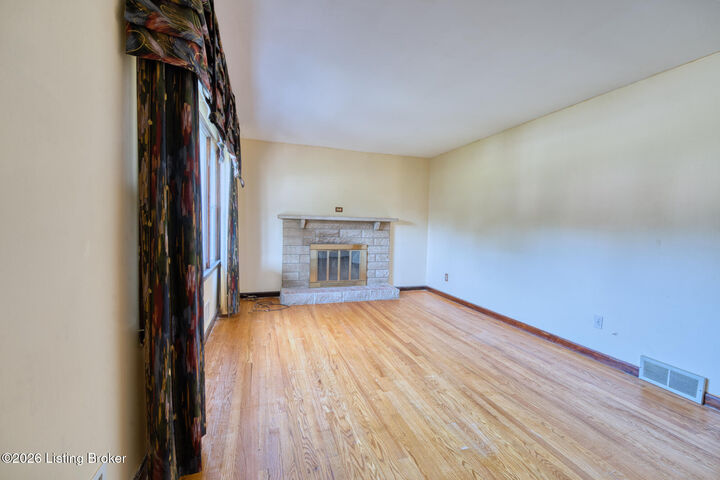 Property Photo: 2300 Quinn Dr KY 40216